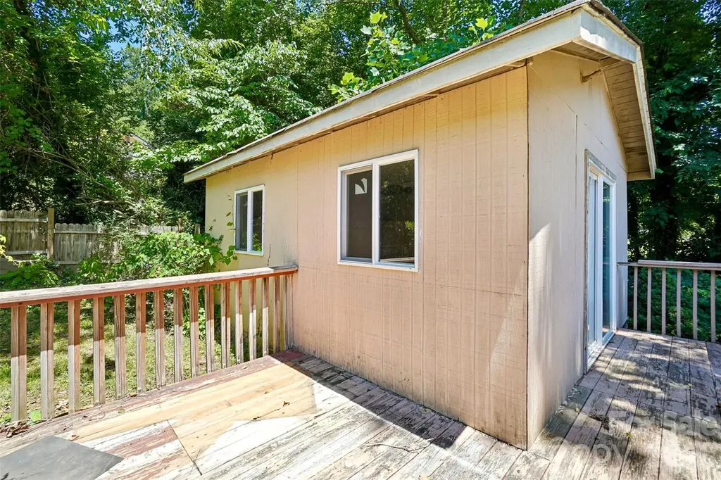 51 Wake Robin Way Asheville NC 28805