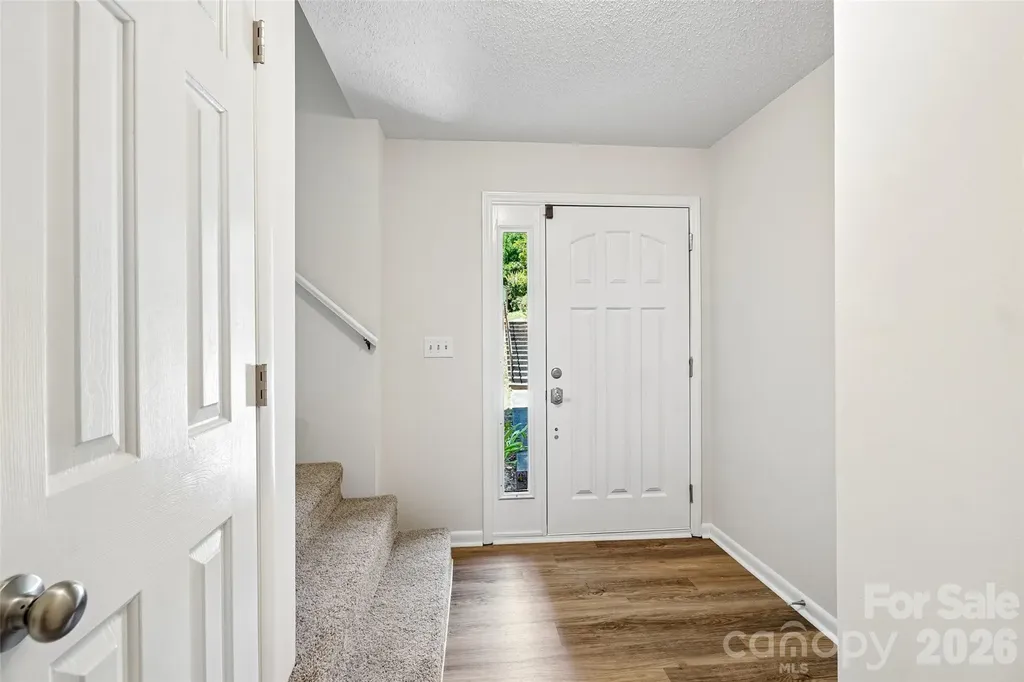 51 Wake Robin Way Asheville NC 28805