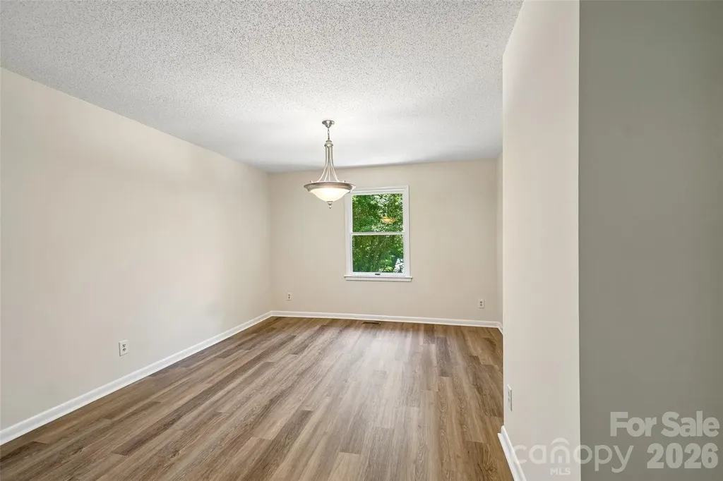 51 Wake Robin Way Asheville NC 28805