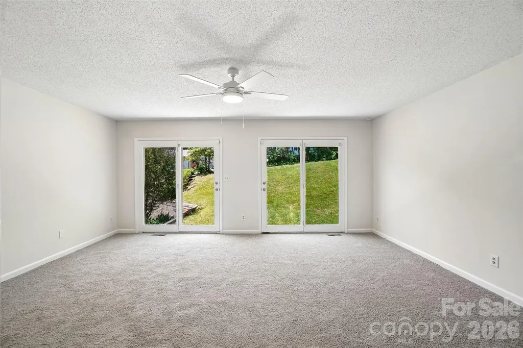 51 Wake Robin Way Asheville NC 28805
