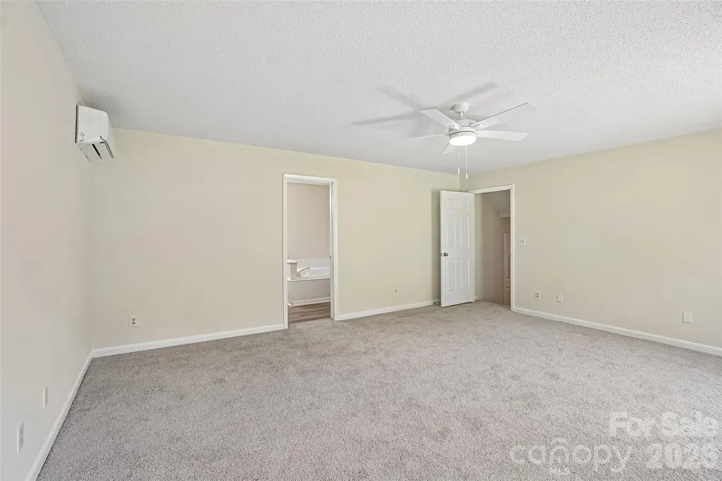 51 Wake Robin Way Asheville NC 28805