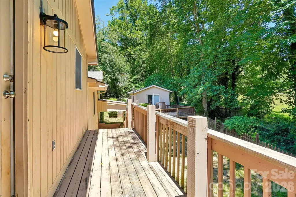 51 Wake Robin Way Asheville NC 28805