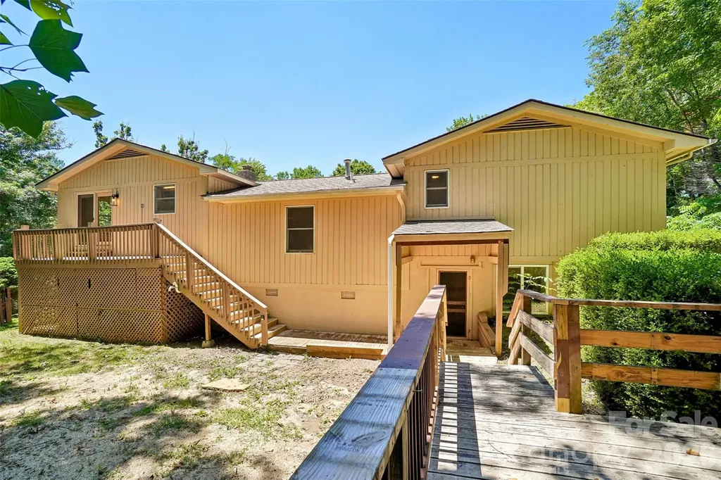 51 Wake Robin Way Asheville NC 28805