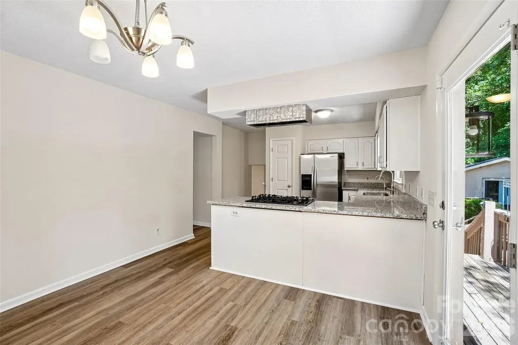 51 Wake Robin Way Asheville NC 28805