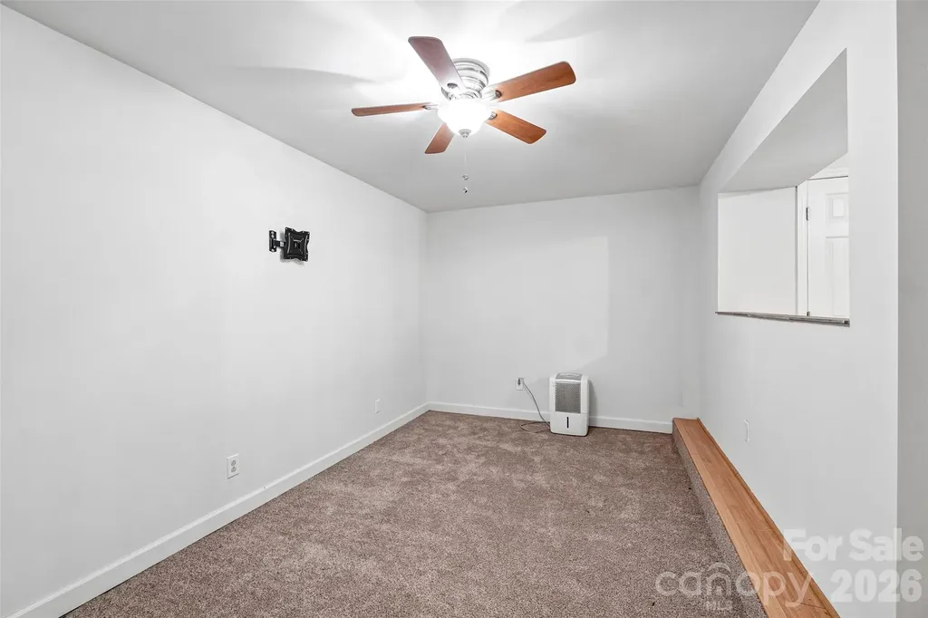 51 Wake Robin Way Asheville NC 28805