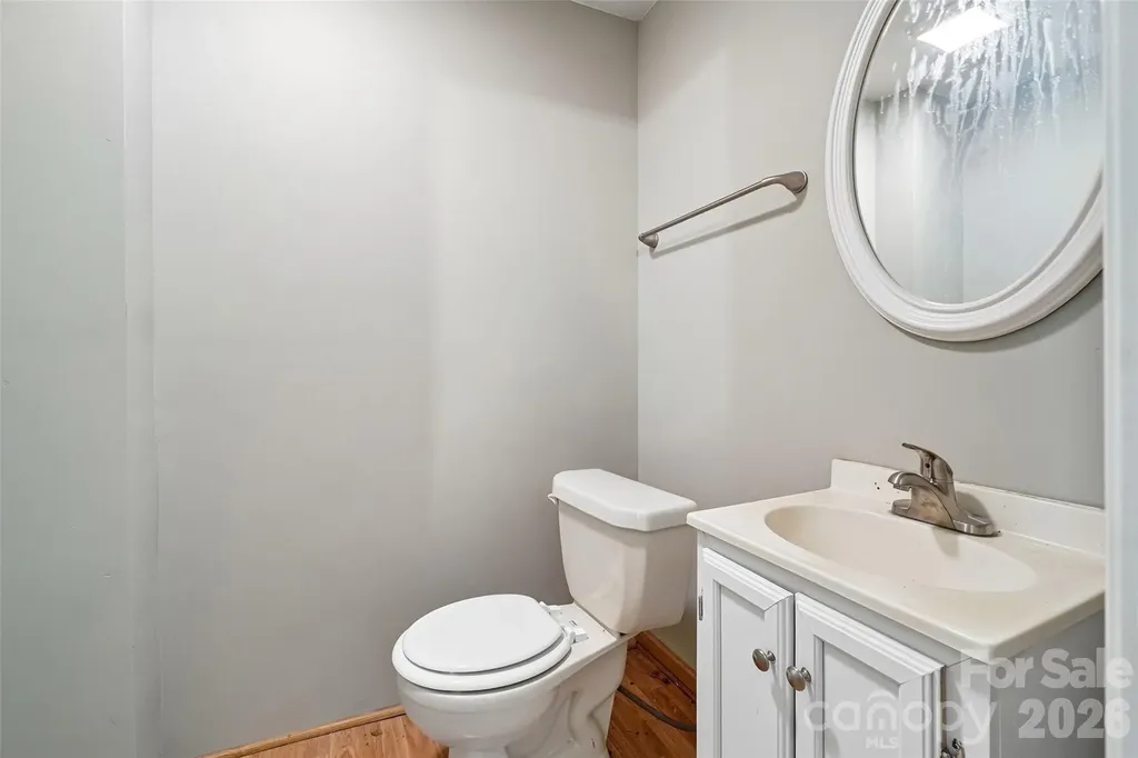 51 Wake Robin Way Asheville NC 28805