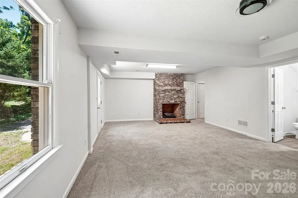 51 Wake Robin Way Asheville NC 28805