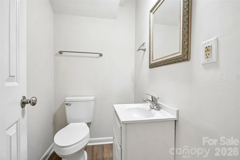 51 Wake Robin Way Asheville NC 28805