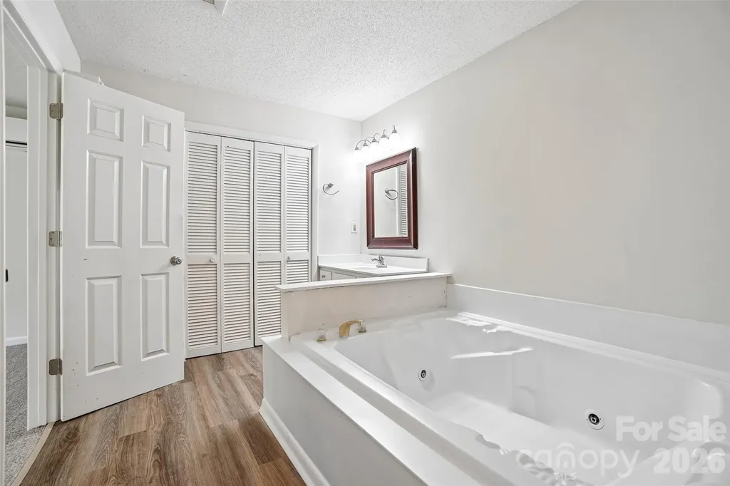 51 Wake Robin Way Asheville NC 28805