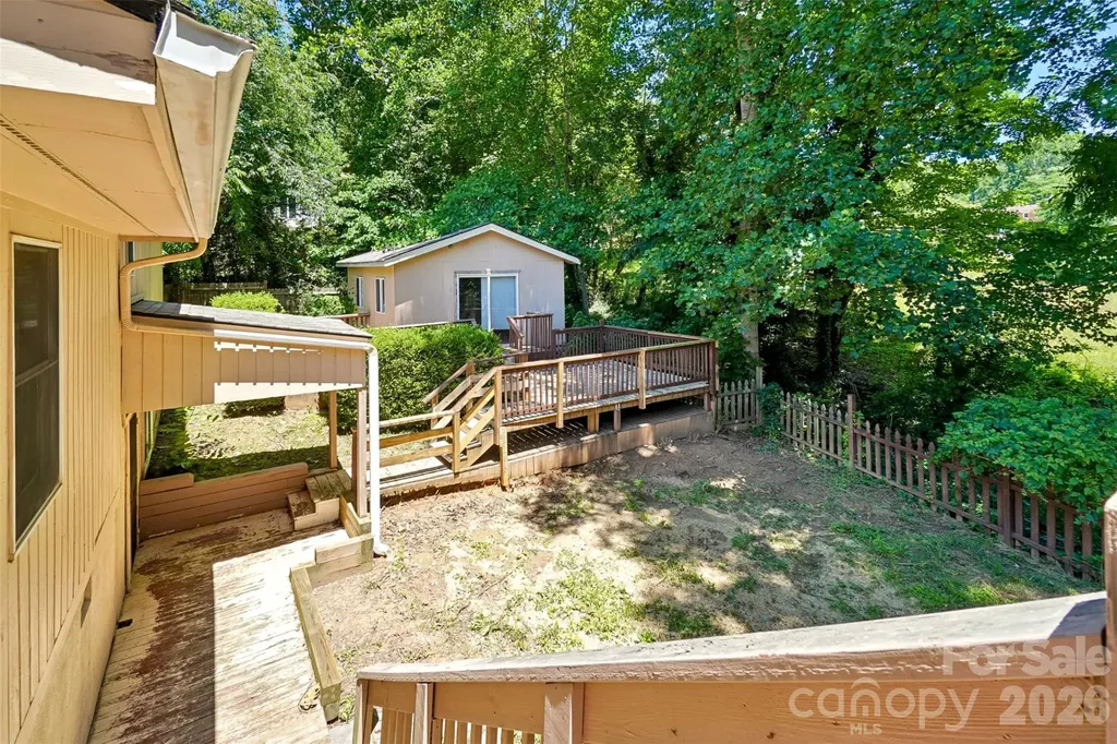 51 Wake Robin Way Asheville NC 28805