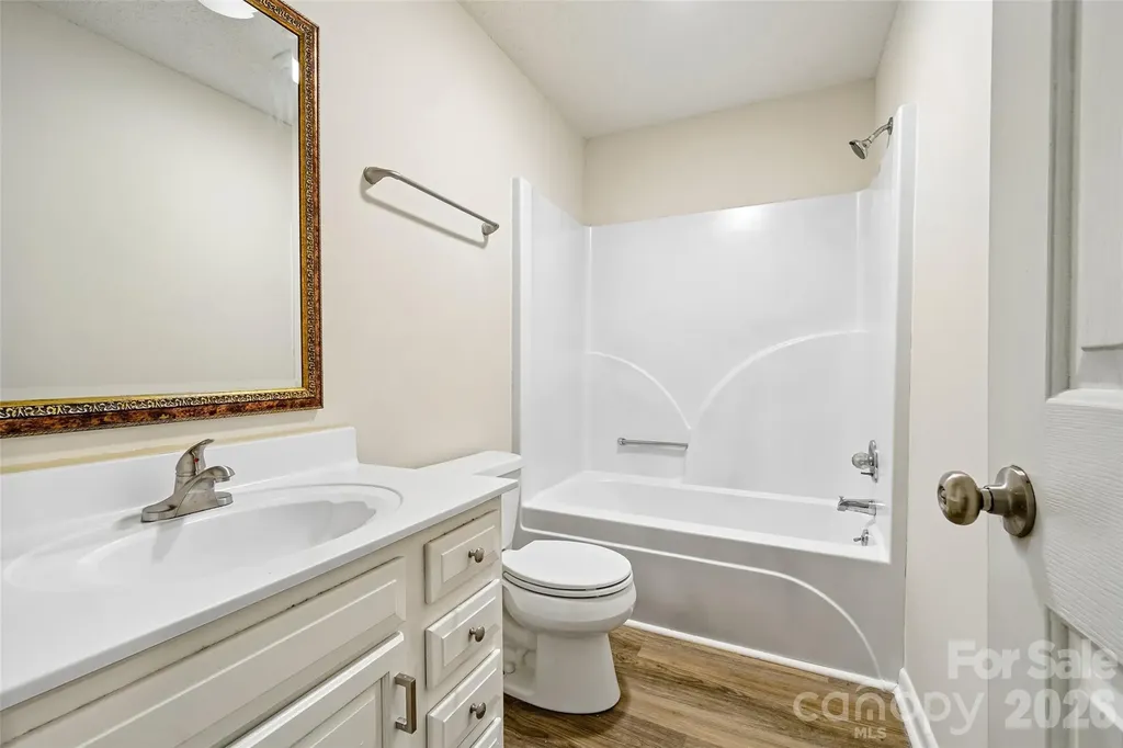 51 Wake Robin Way Asheville NC 28805