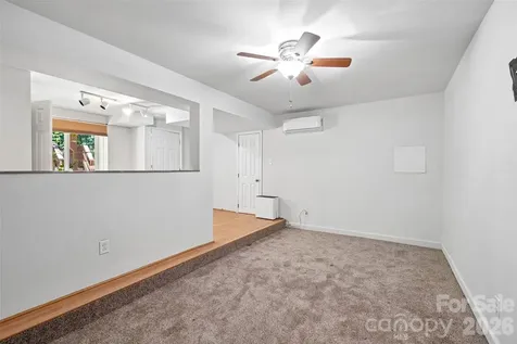 51 Wake Robin Way Asheville NC 28805