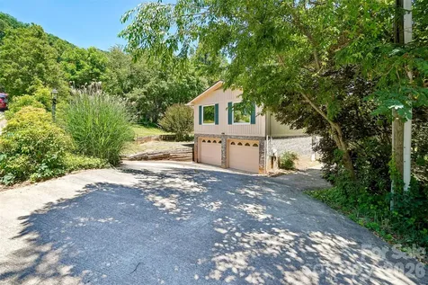 51 Wake Robin Way Asheville NC 28805
