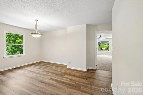 51 Wake Robin Way Asheville NC 28805