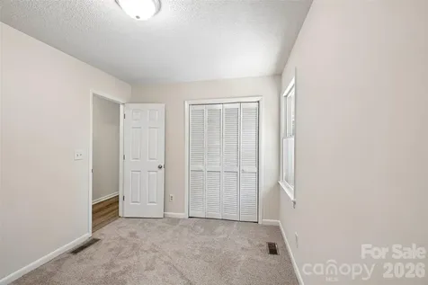 51 Wake Robin Way Asheville NC 28805