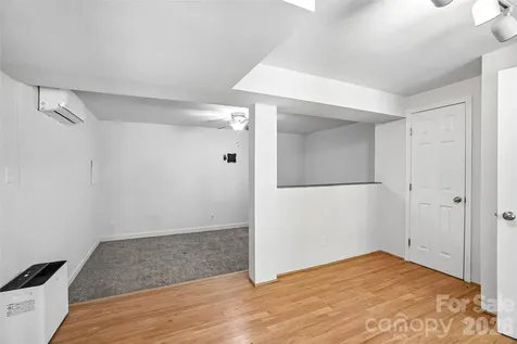 51 Wake Robin Way Asheville NC 28805