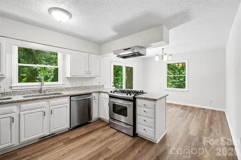 51 Wake Robin Way Asheville NC 28805
