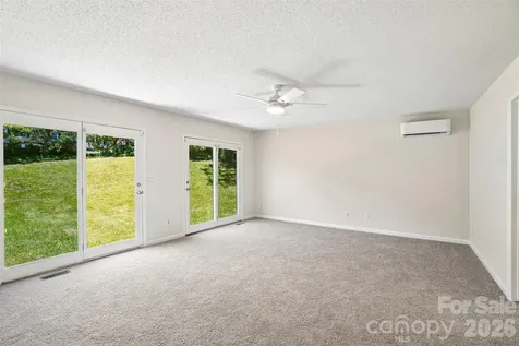 51 Wake Robin Way Asheville NC 28805