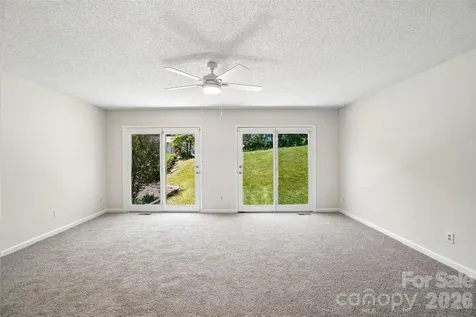 51 Wake Robin Way Asheville NC 28805