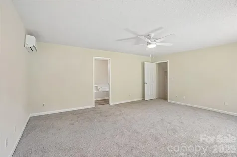 51 Wake Robin Way Asheville NC 28805