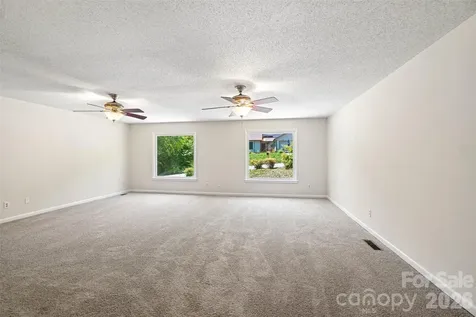 51 Wake Robin Way Asheville NC 28805
