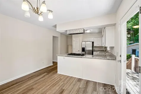 51 Wake Robin Way Asheville NC 28805