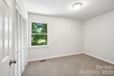 51 Wake Robin Way Asheville NC 28805