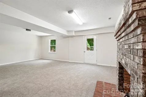 51 Wake Robin Way Asheville NC 28805