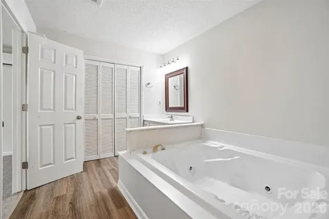 51 Wake Robin Way Asheville NC 28805