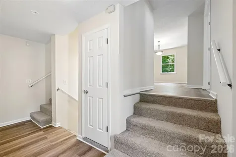51 Wake Robin Way Asheville NC 28805