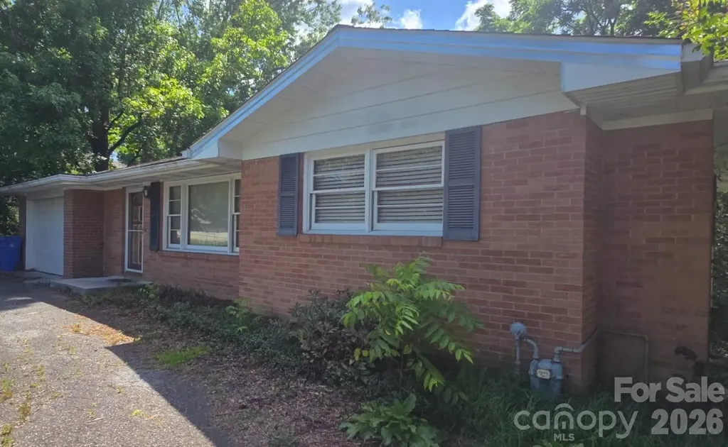 629 Willow Road Hendersonville NC 28739