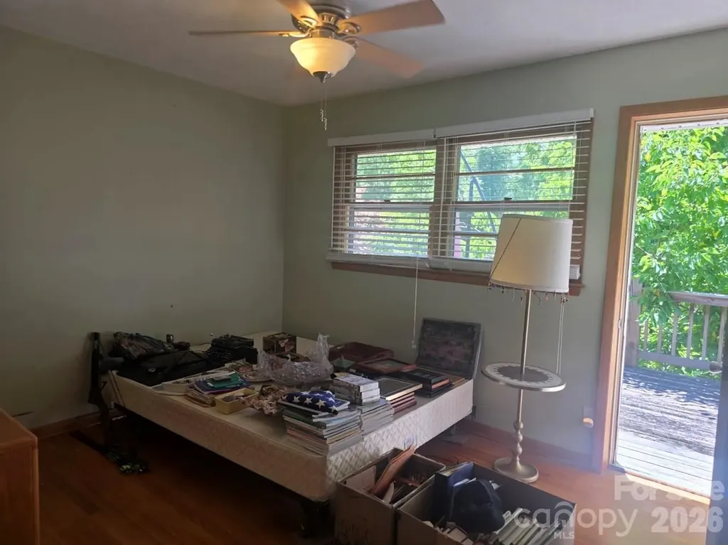 629 Willow Road Hendersonville NC 28739