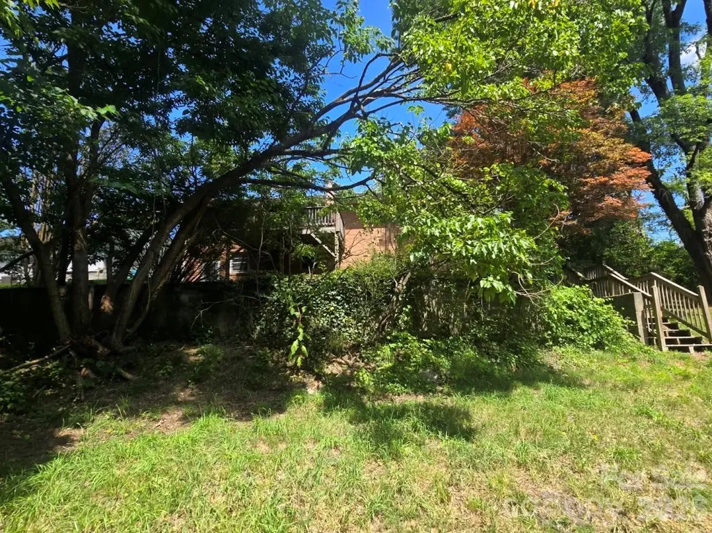 629 Willow Road Hendersonville NC 28739
