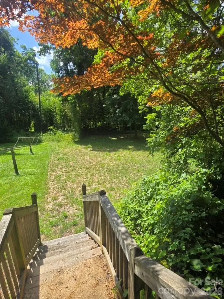 629 Willow Road Hendersonville NC 28739