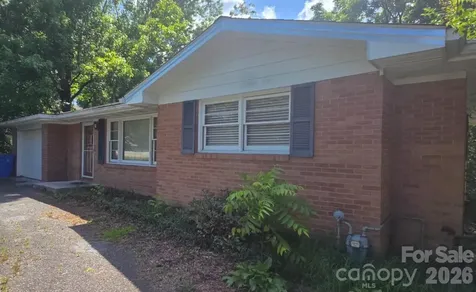629 Willow Road Hendersonville NC 28739