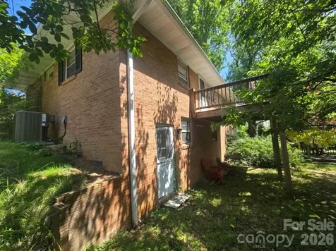 629 Willow Road Hendersonville NC 28739