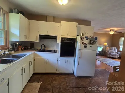 629 Willow Road Hendersonville NC 28739