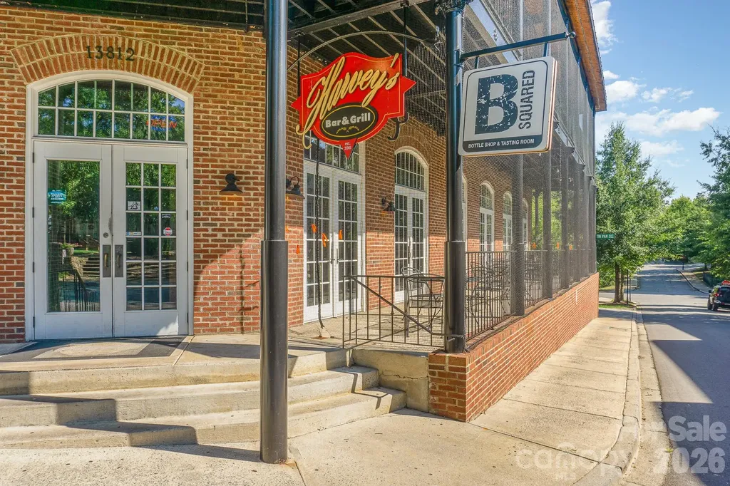 11830 Warfield Avenue Huntersville NC 28078