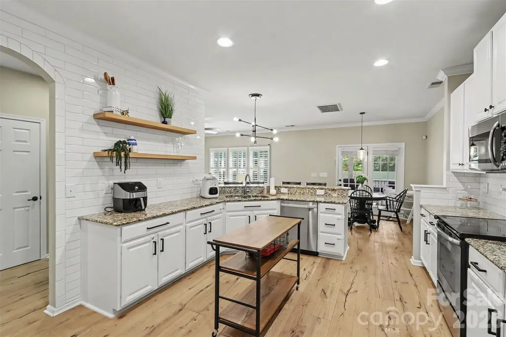 11830 Warfield Avenue Huntersville NC 28078