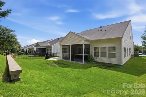 1874 Larkspur Way Tega Cay SC 29708