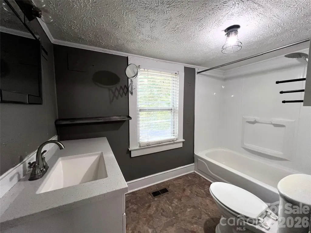 409 S Maple Street Dallas NC 28034