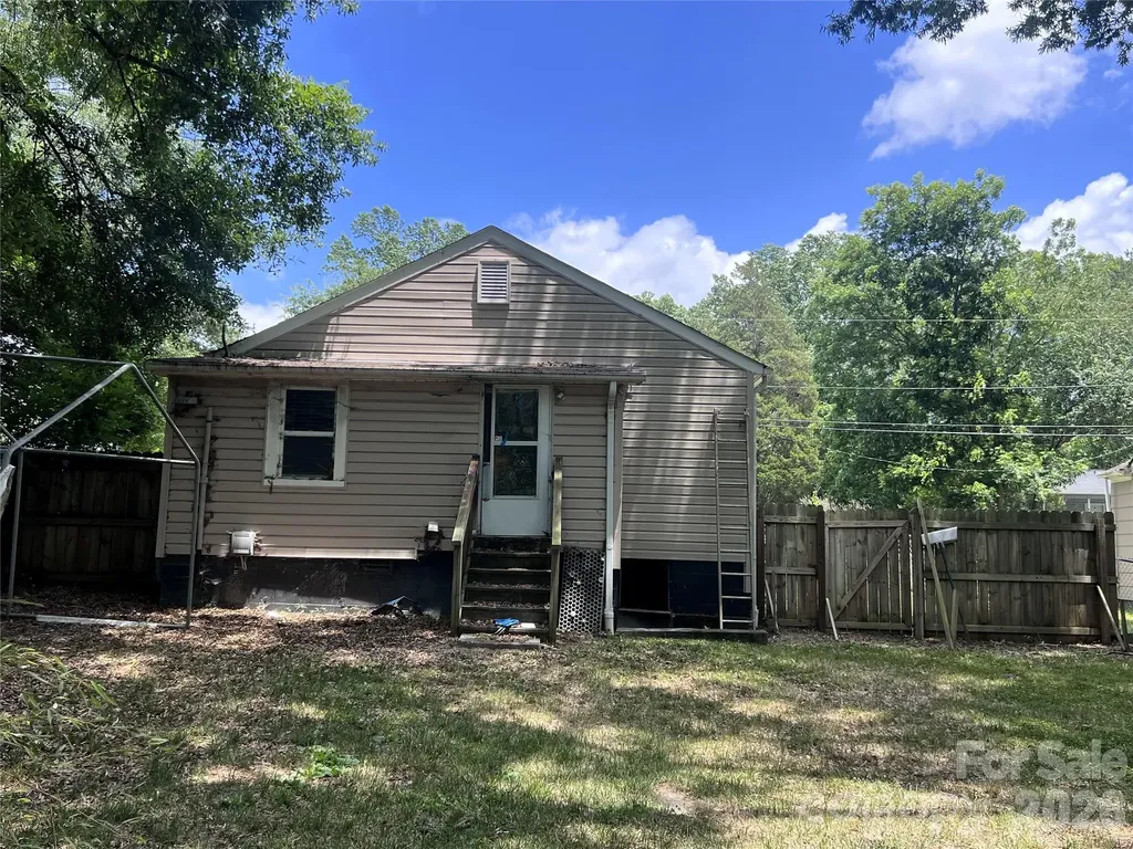 409 S Maple Street Dallas NC 28034