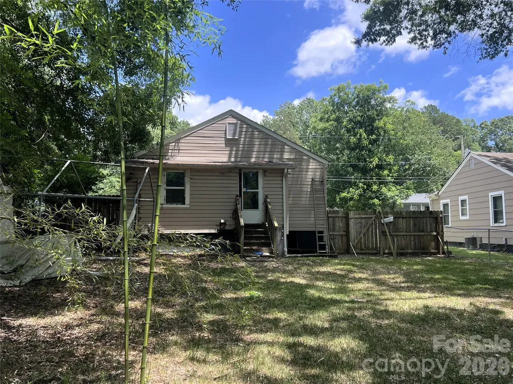 409 S Maple Street Dallas NC 28034