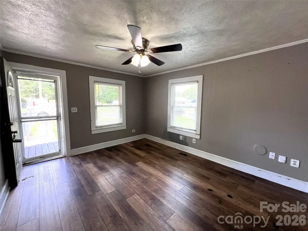 409 S Maple Street Dallas NC 28034