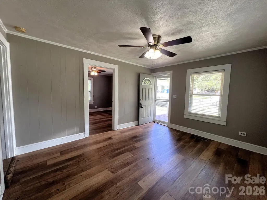 409 S Maple Street Dallas NC 28034