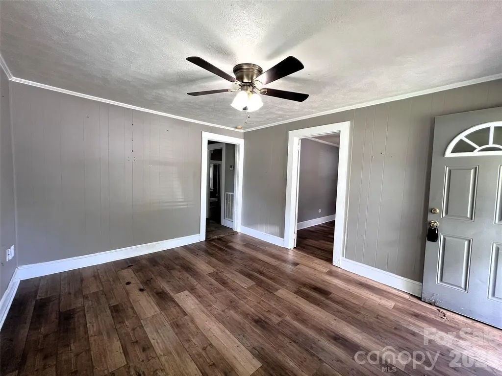 409 S Maple Street Dallas NC 28034