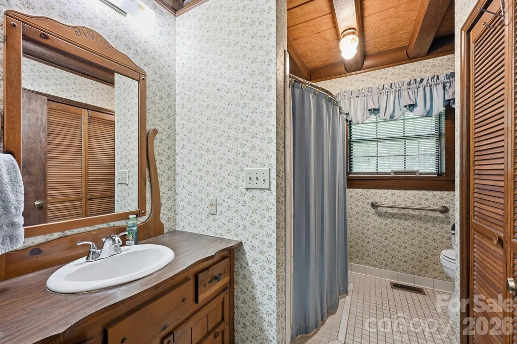6808 Linda Lake Drive Charlotte NC 28215