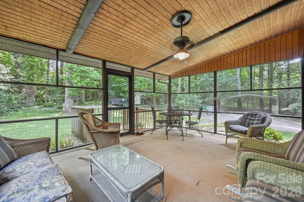 6808 Linda Lake Drive Charlotte NC 28215
