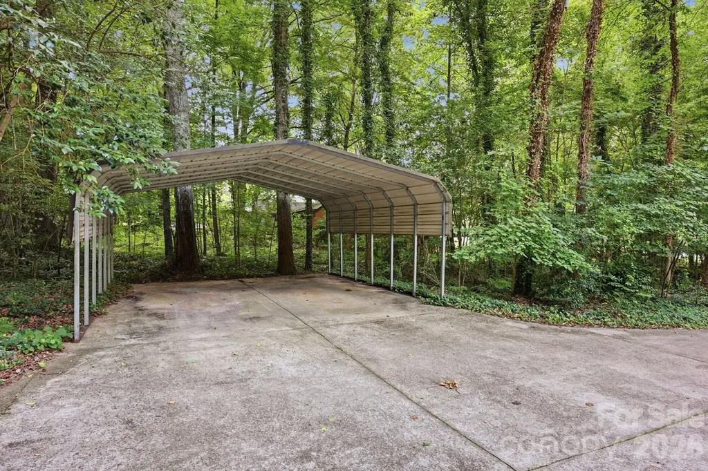 6808 Linda Lake Drive Charlotte NC 28215