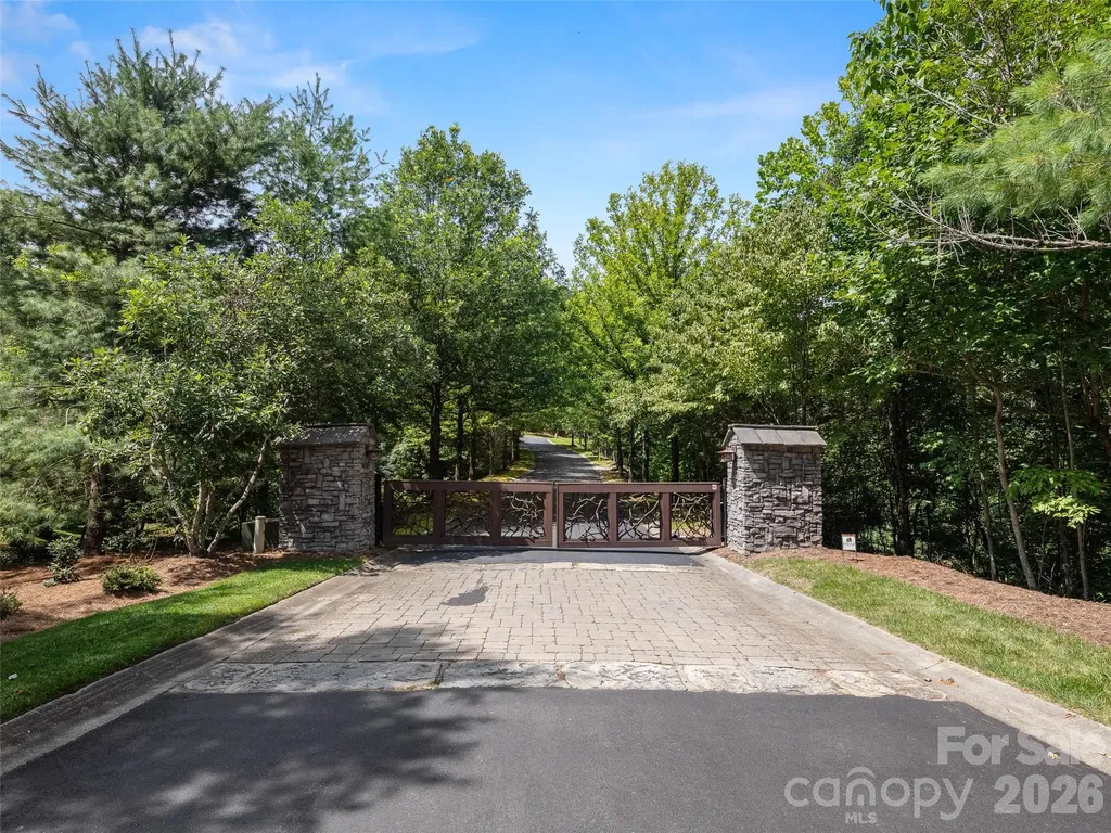 99999 Shining Rock Path Horse Shoe NC 28742